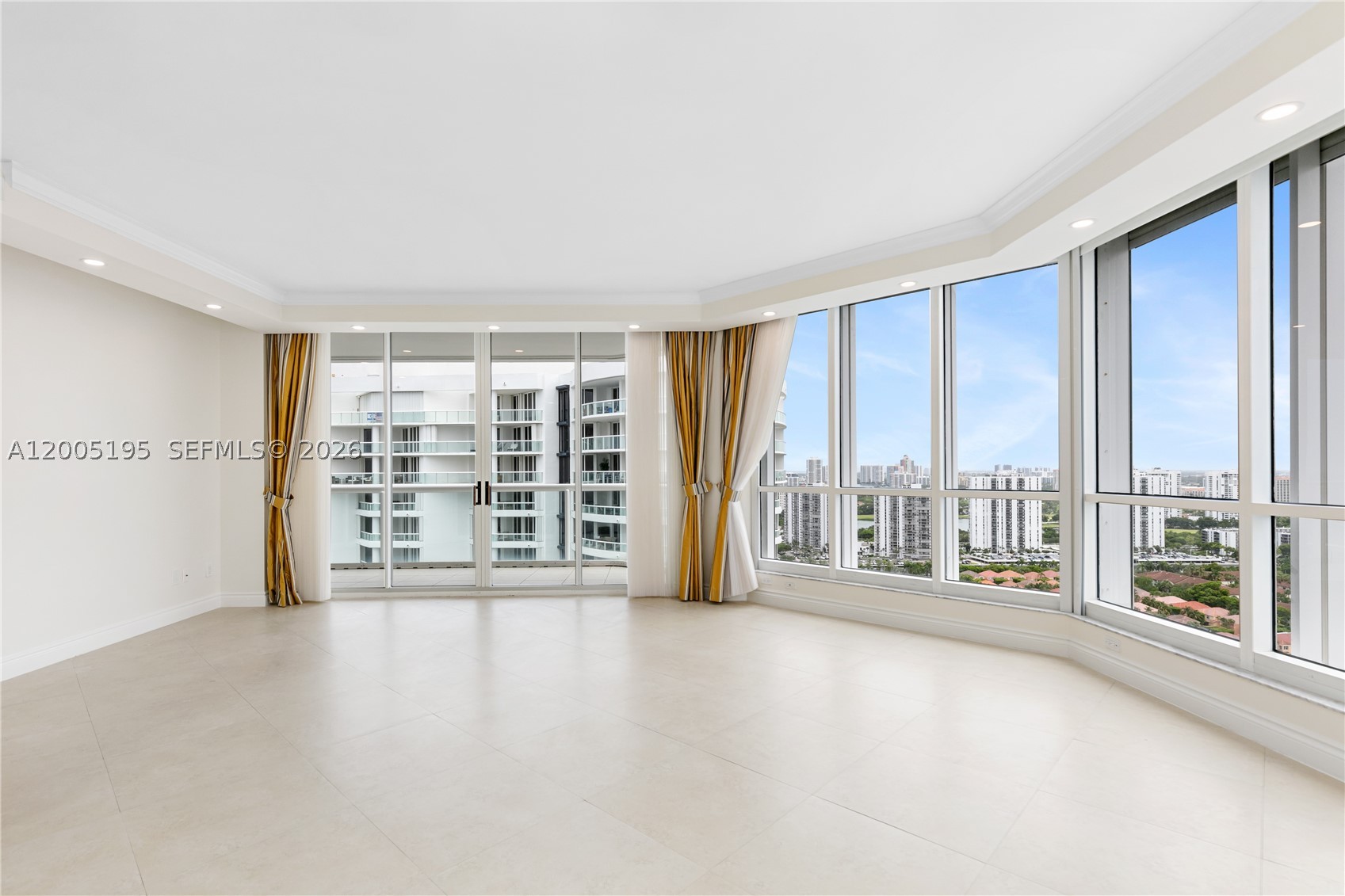 21150 Point PL #LPH 2902, Aventura FL 33180