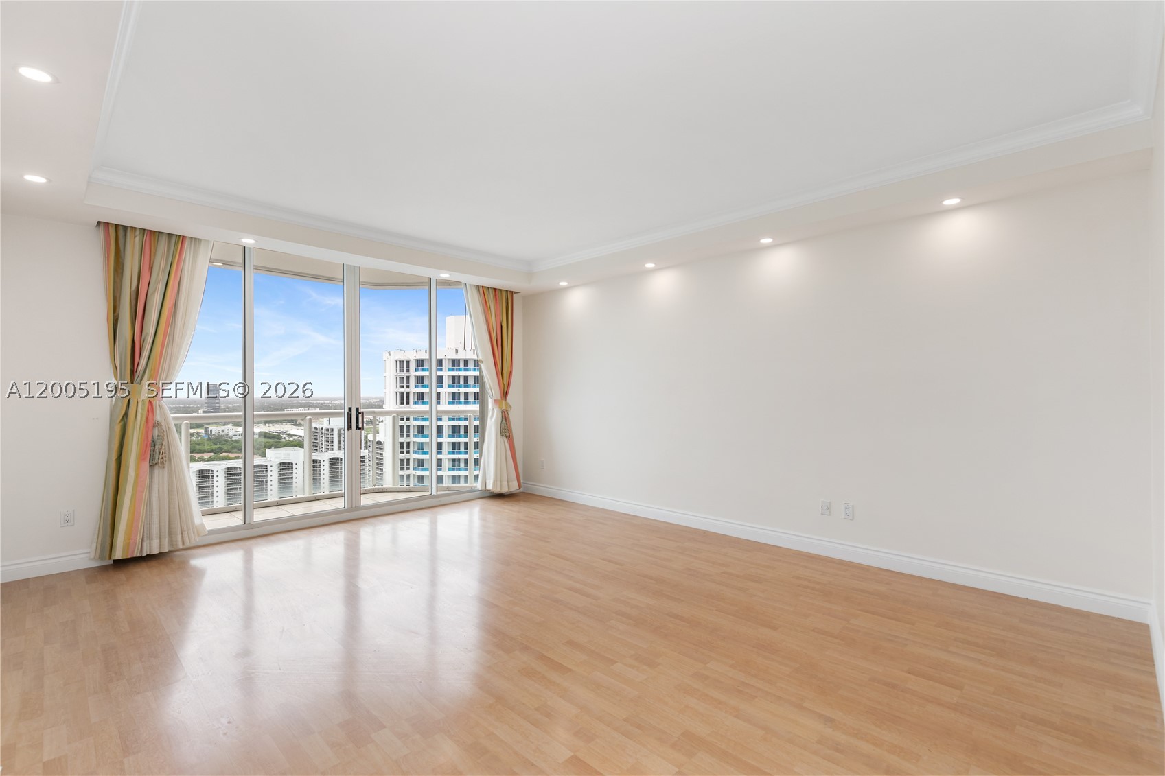 21150 Point PL #LPH 2902, Aventura FL 33180