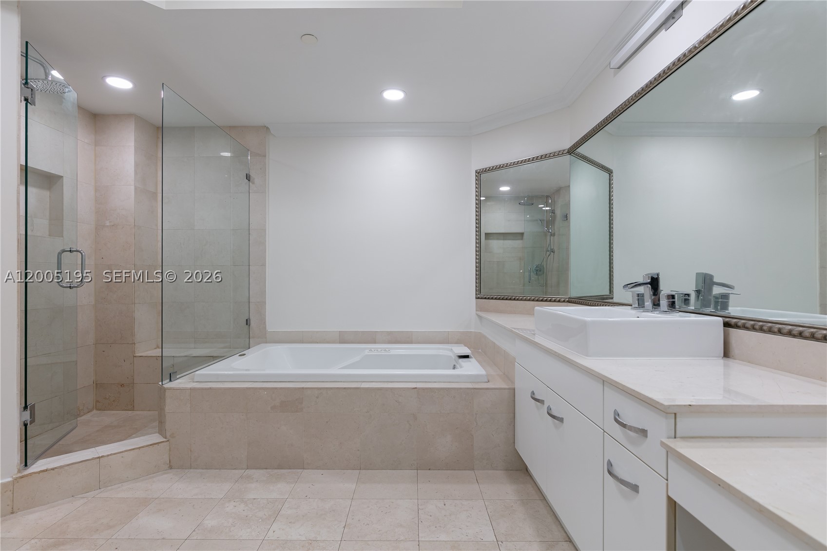 21150 Point PL #LPH 2902, Aventura FL 33180