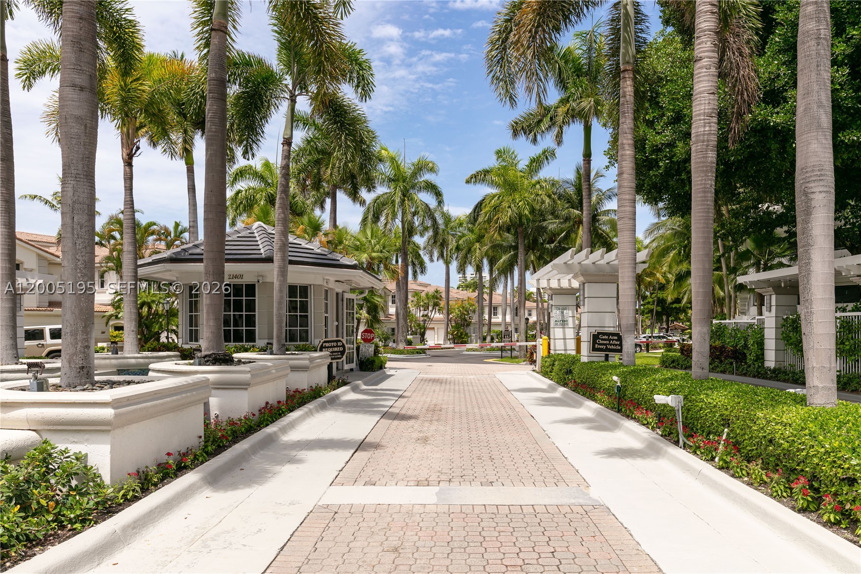 21150 Point PL #LPH 2902, Aventura FL 33180