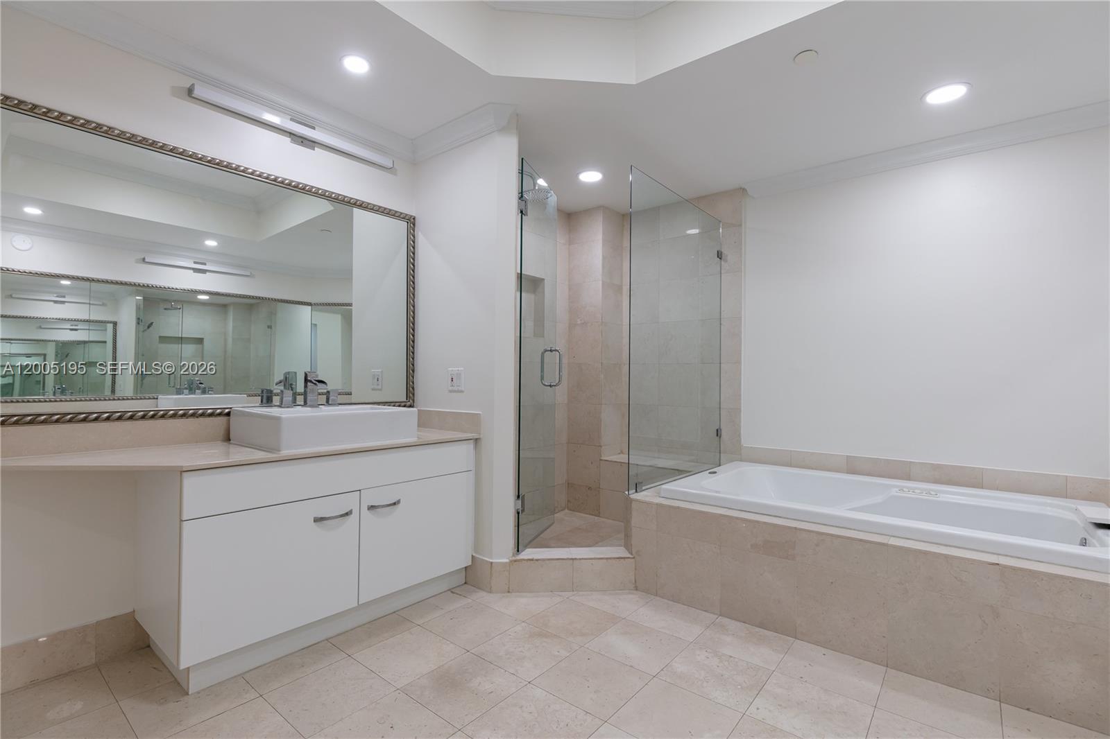 21150 Point PL #LPH 2902, Aventura FL 33180