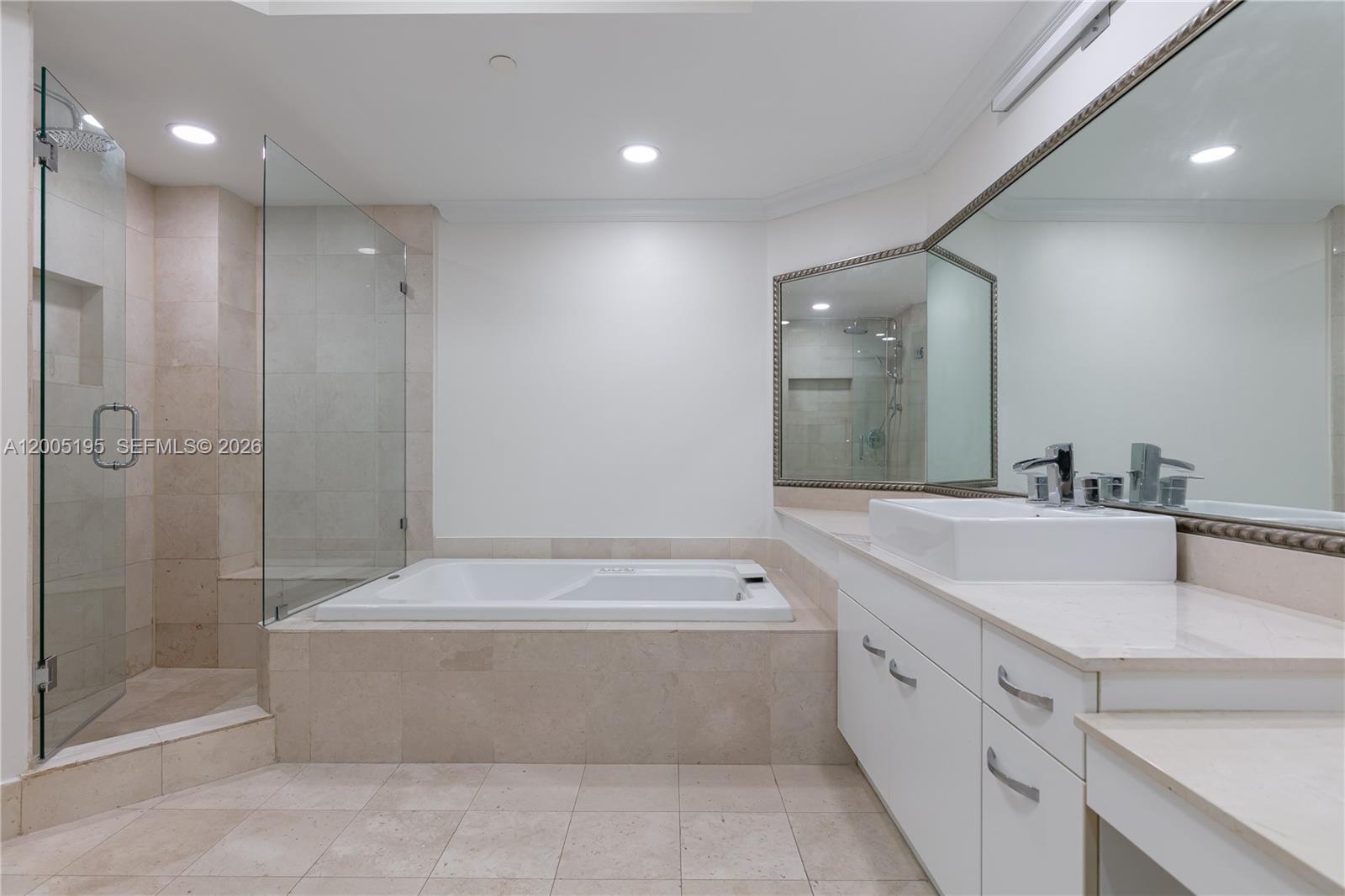 21150 Point PL #LPH 2902, Aventura FL 33180