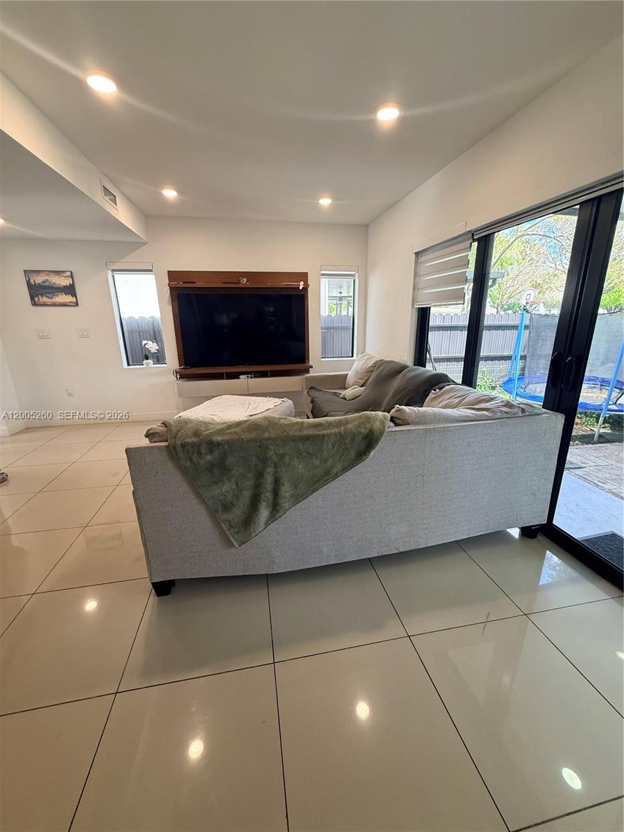 102 NW 10th Pl, Florida City FL 33034