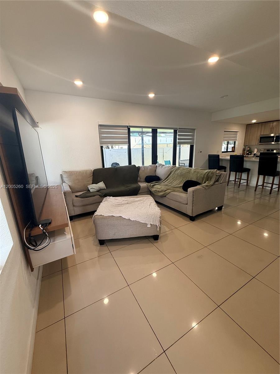 102 NW 10th Pl, Florida City FL 33034