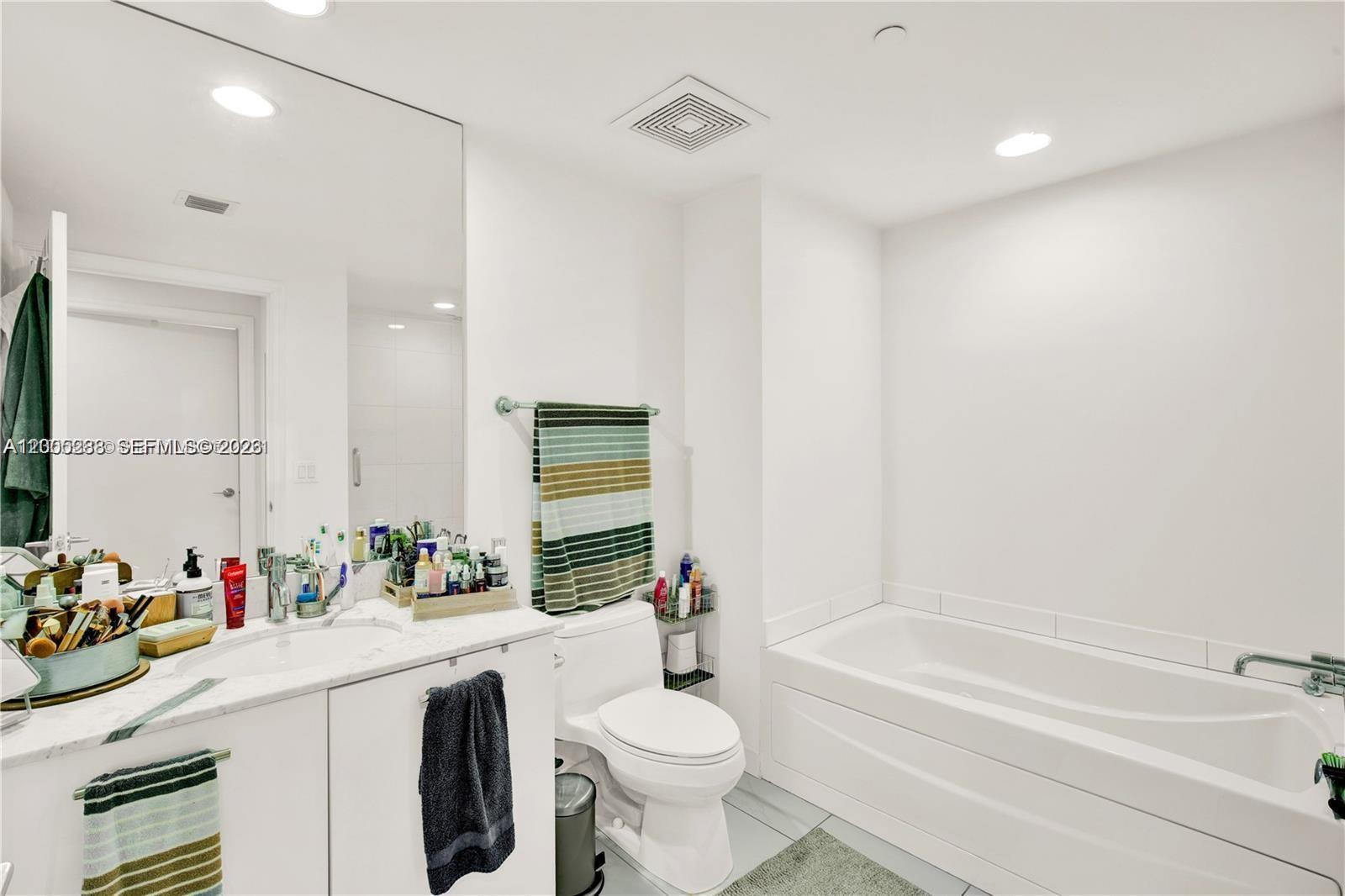 500 Brickell Ave #3008, Miami FL 33131