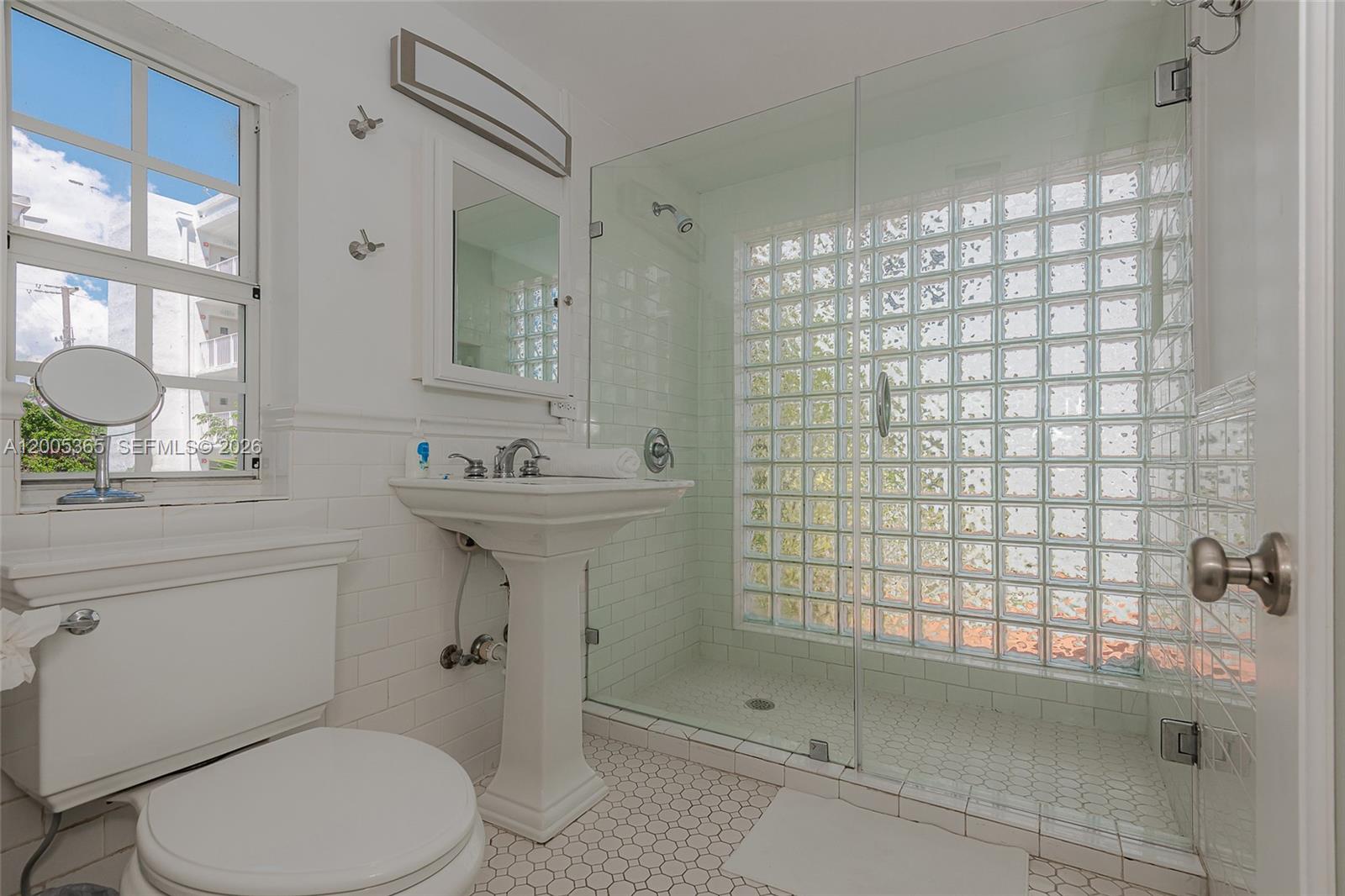 1005 9th St #2, Miami Beach FL 33139