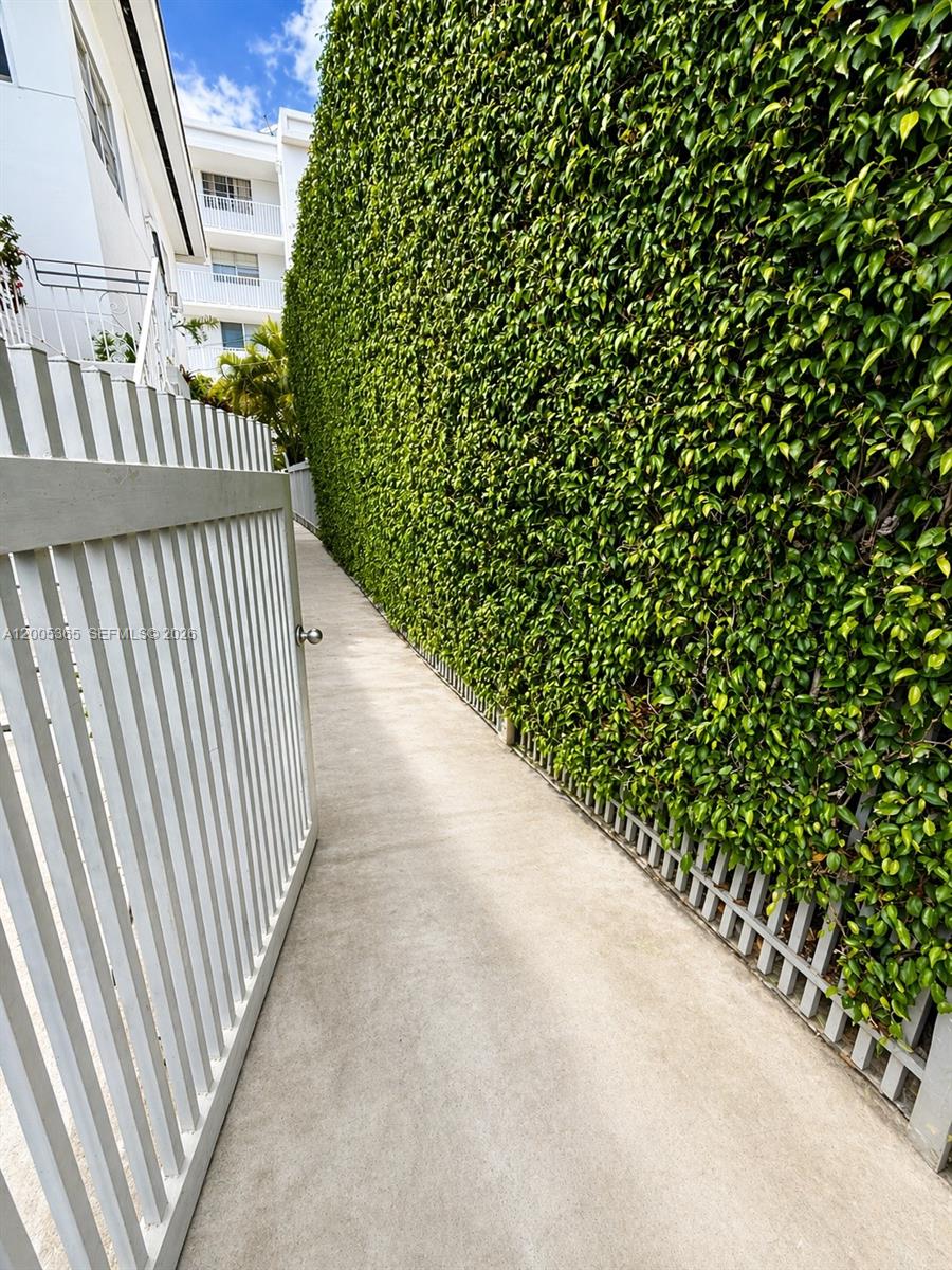 1005 9th St #2, Miami Beach FL 33139