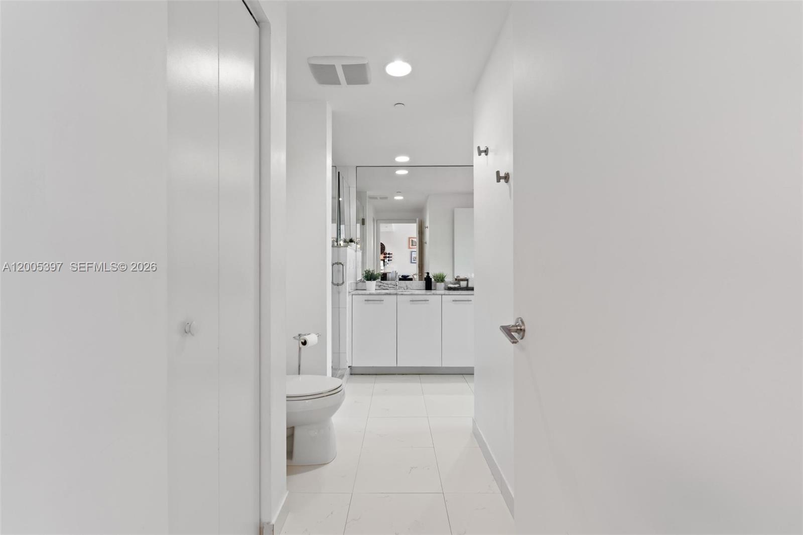 500 Brickell Ave #1405, Miami FL 33131