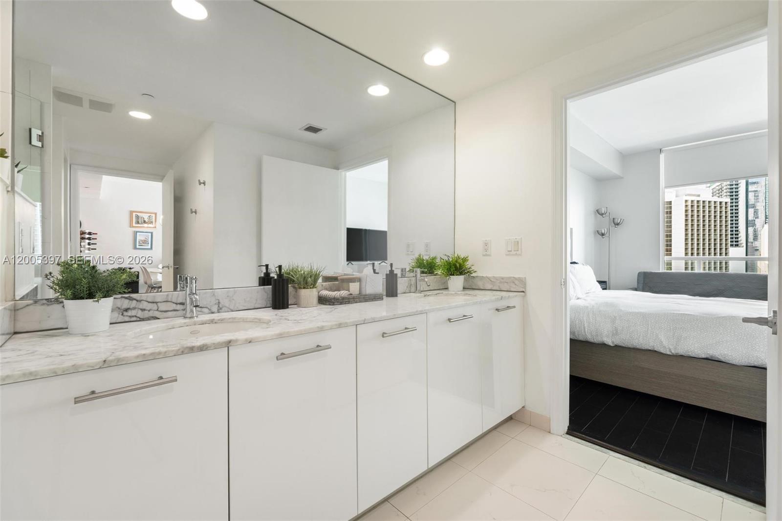 500 Brickell Ave #1405, Miami FL 33131