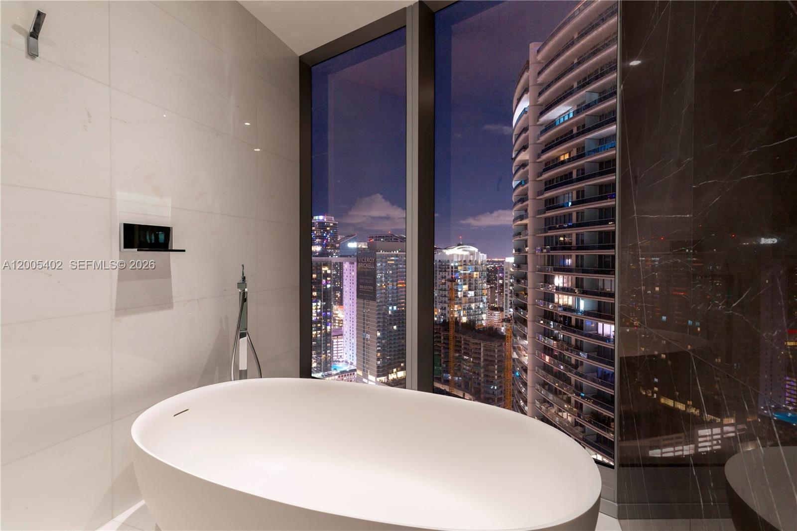 300 Biscayne Boulevard Way #4007W, Miami FL 33131