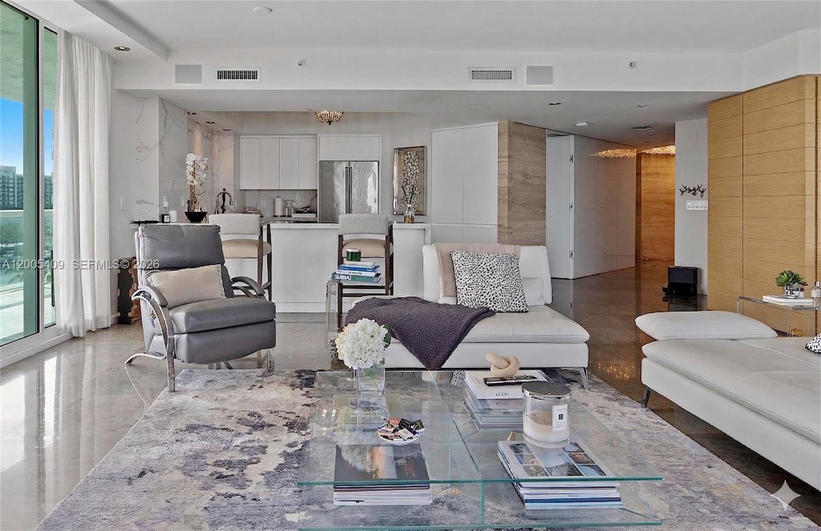 10 Venetian Way #804, Miami Beach FL 33139