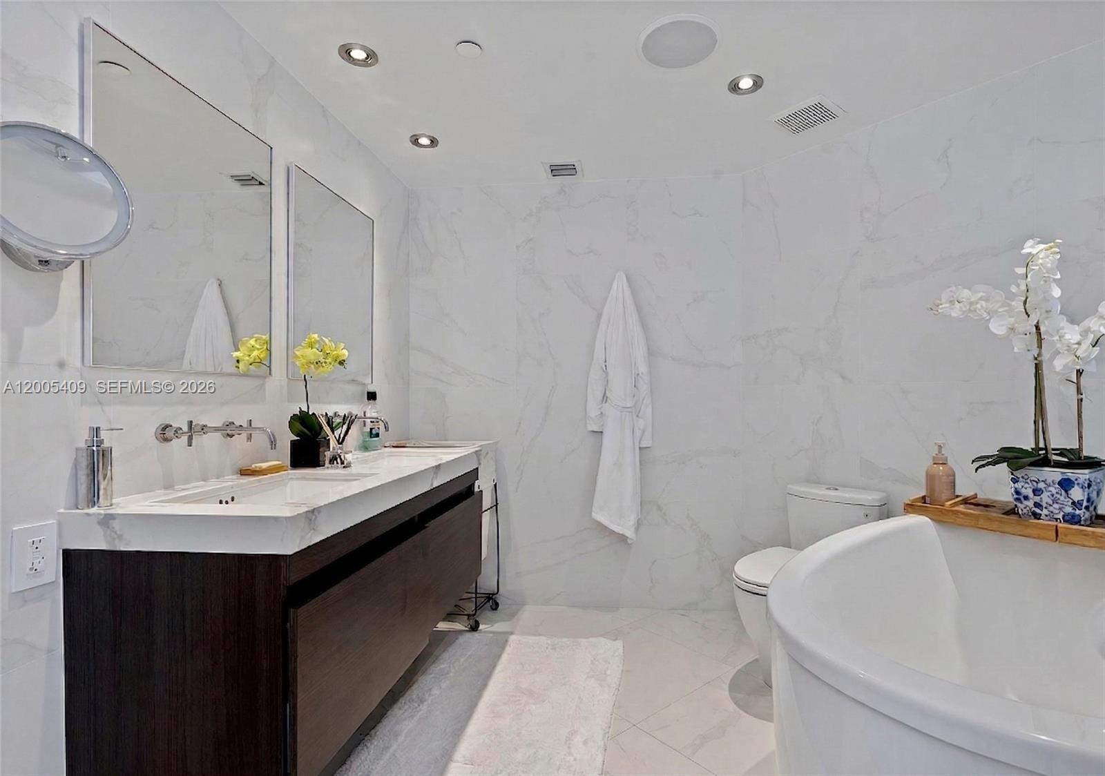10 Venetian Way #804, Miami Beach FL 33139