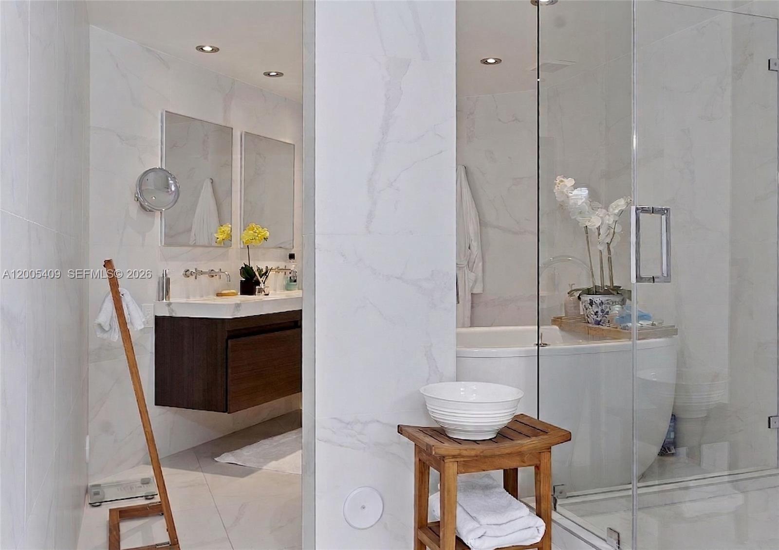 10 Venetian Way #804, Miami Beach FL 33139