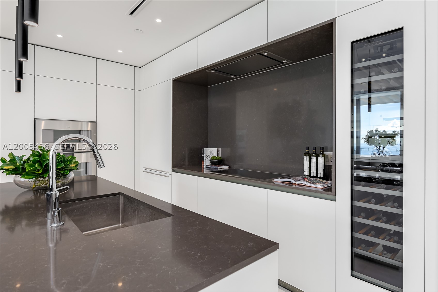 300 Biscayne Blvd Way #2802, Miami FL 33131