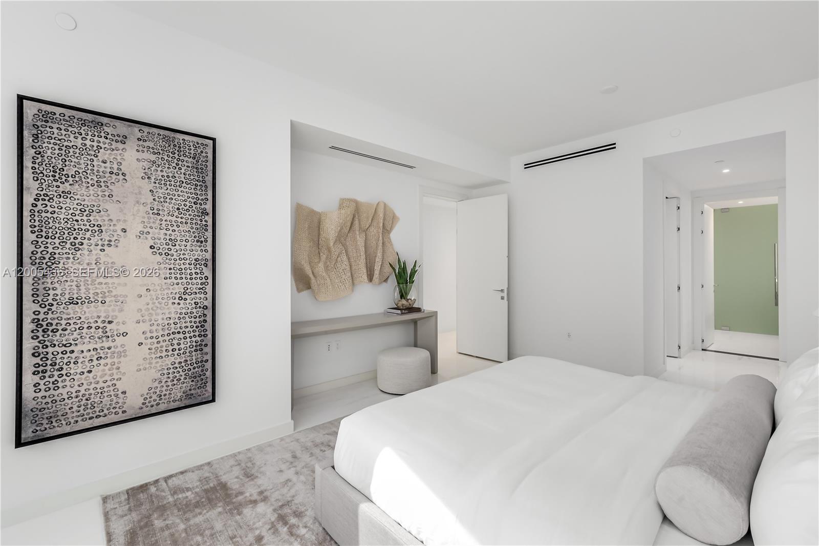 300 Biscayne Blvd Way #2802, Miami FL 33131