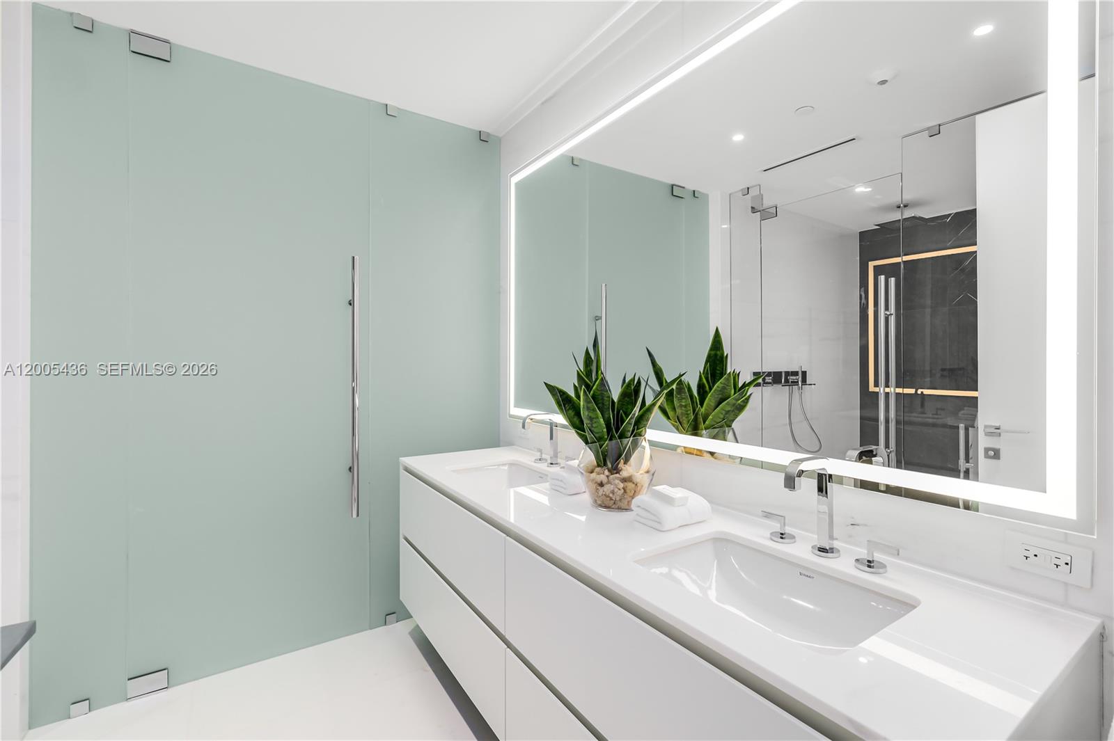 300 Biscayne Blvd Way #2802, Miami FL 33131