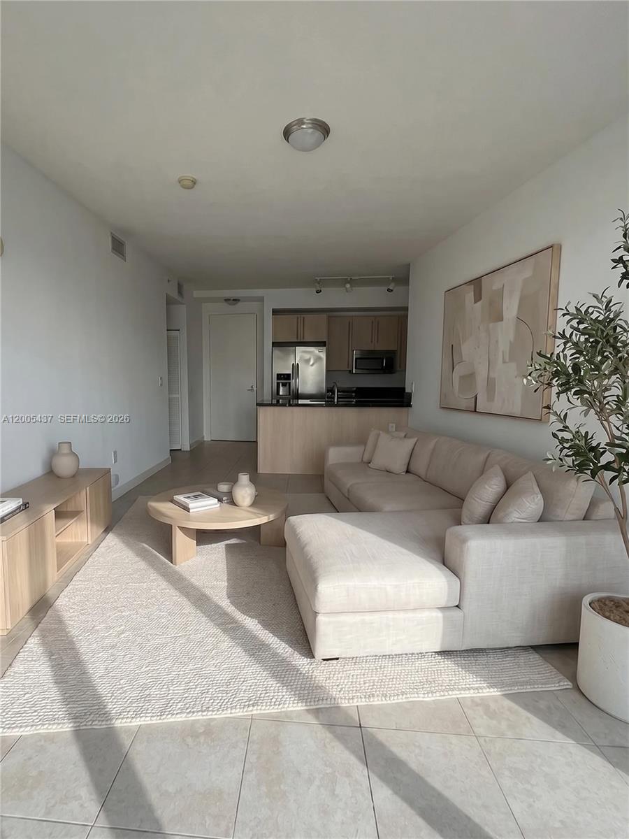 1111 SW 1st Ave #2124-N, Miami FL 33130