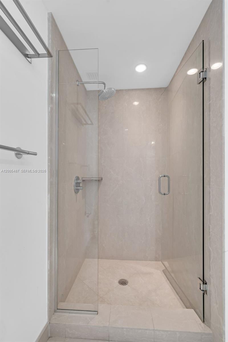 200 Biscayne Boulevard Way #3407, Miami FL 33131