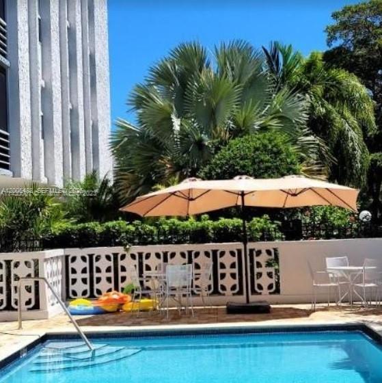 North Miami FL 33181 - A12005488