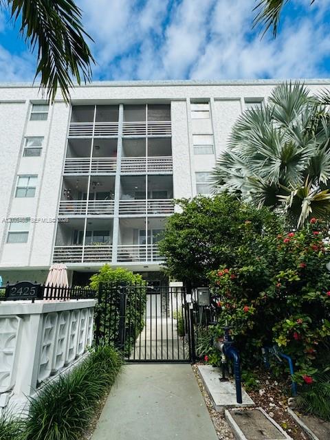 North Miami FL 33181 - A12005488