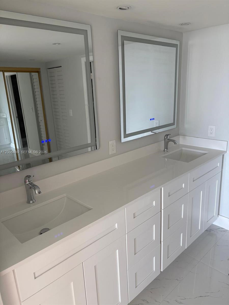 199 Ocean Lane Dr #1209, Key Biscayne FL 33149