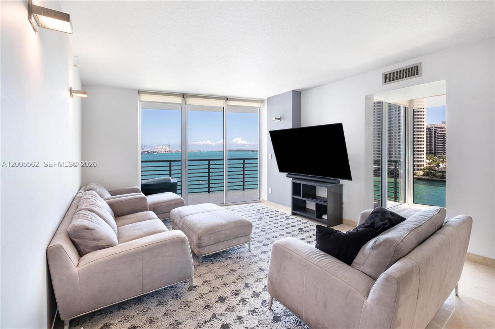325 S Biscayne Blvd #823, Miami FL 33131