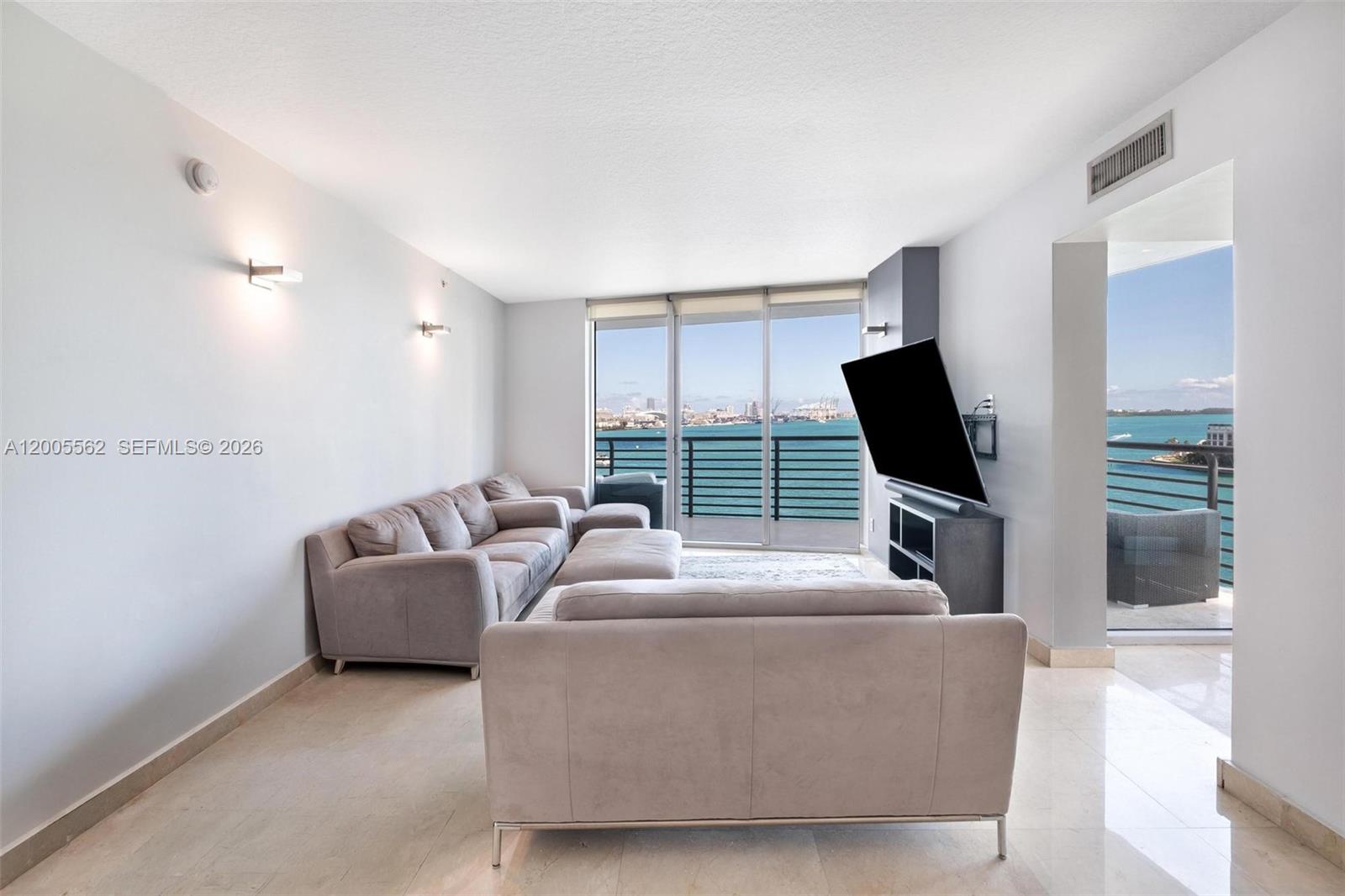 325 S Biscayne Blvd #823, Miami FL 33131
