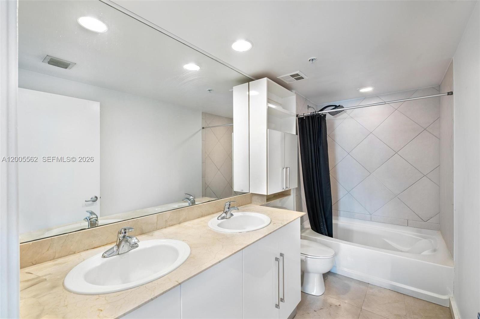 325 S Biscayne Blvd #823, Miami FL 33131