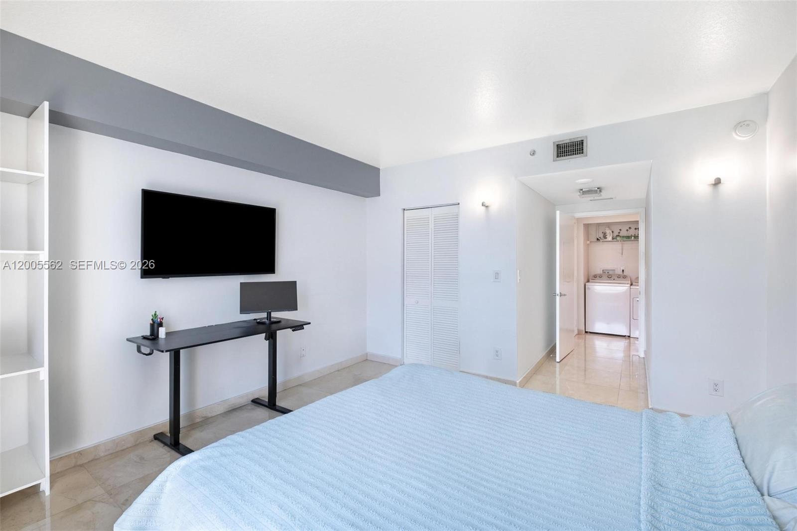 325 S Biscayne Blvd #823, Miami FL 33131