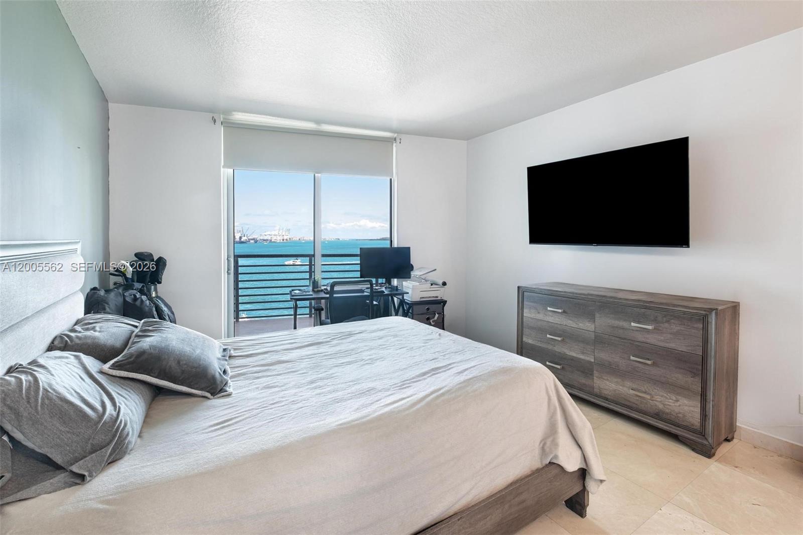 325 S Biscayne Blvd #823, Miami FL 33131