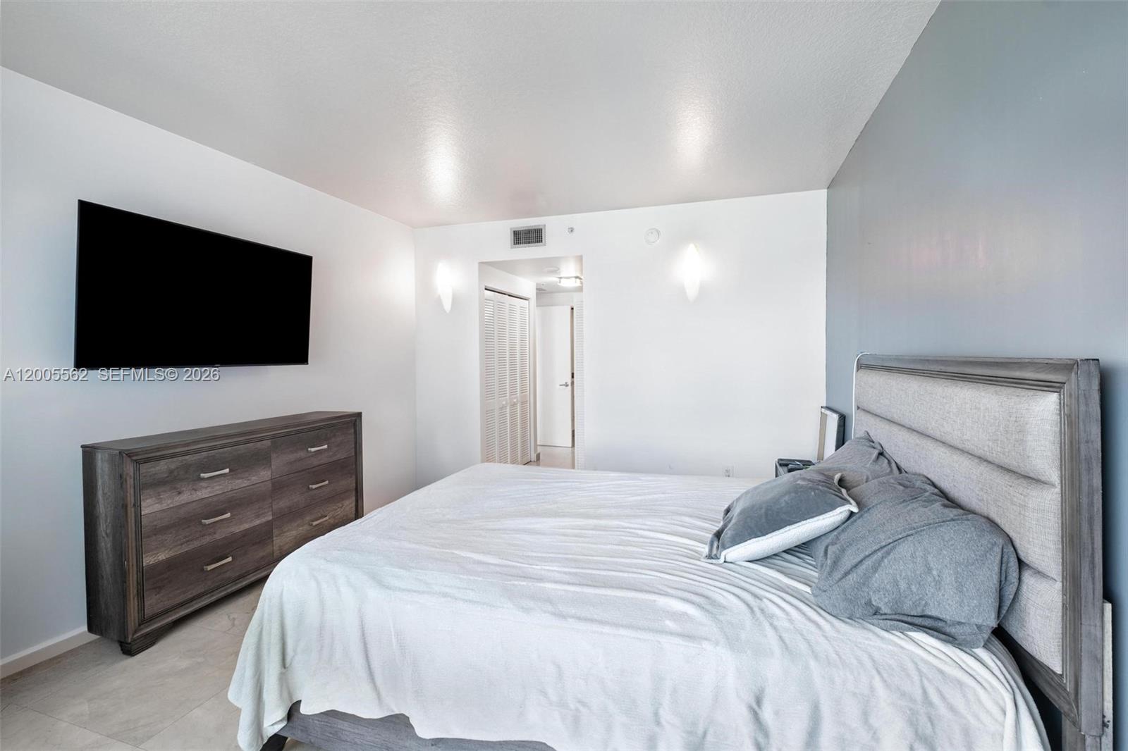 325 S Biscayne Blvd #823, Miami FL 33131