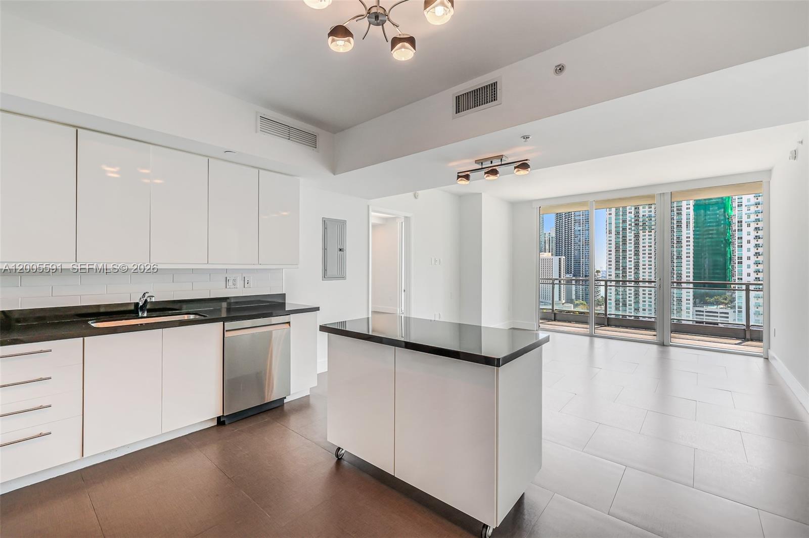 92 SW 3rd St #2212, Miami FL 33130