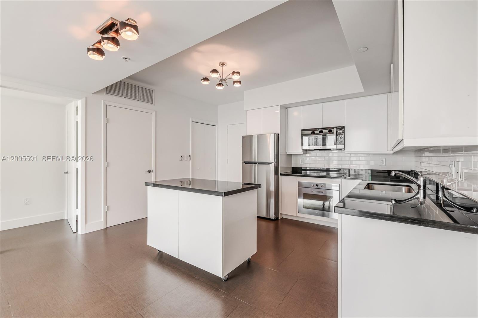 92 SW 3rd St #2212, Miami FL 33130