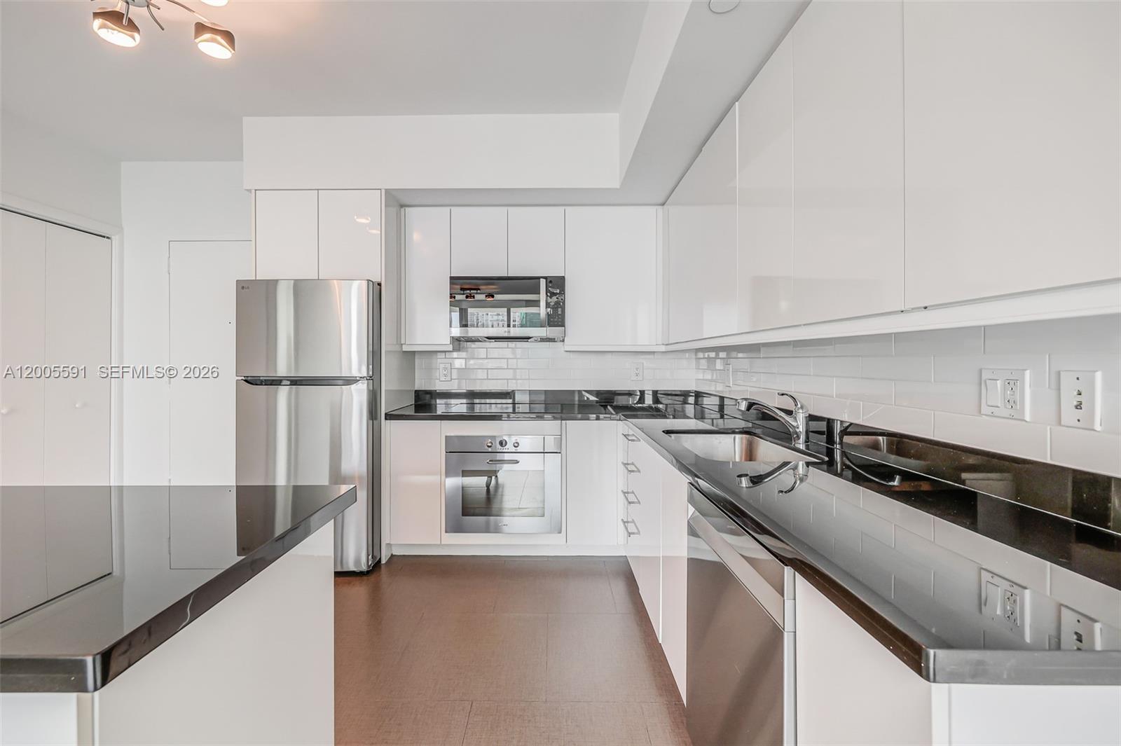 92 SW 3rd St #2212, Miami FL 33130
