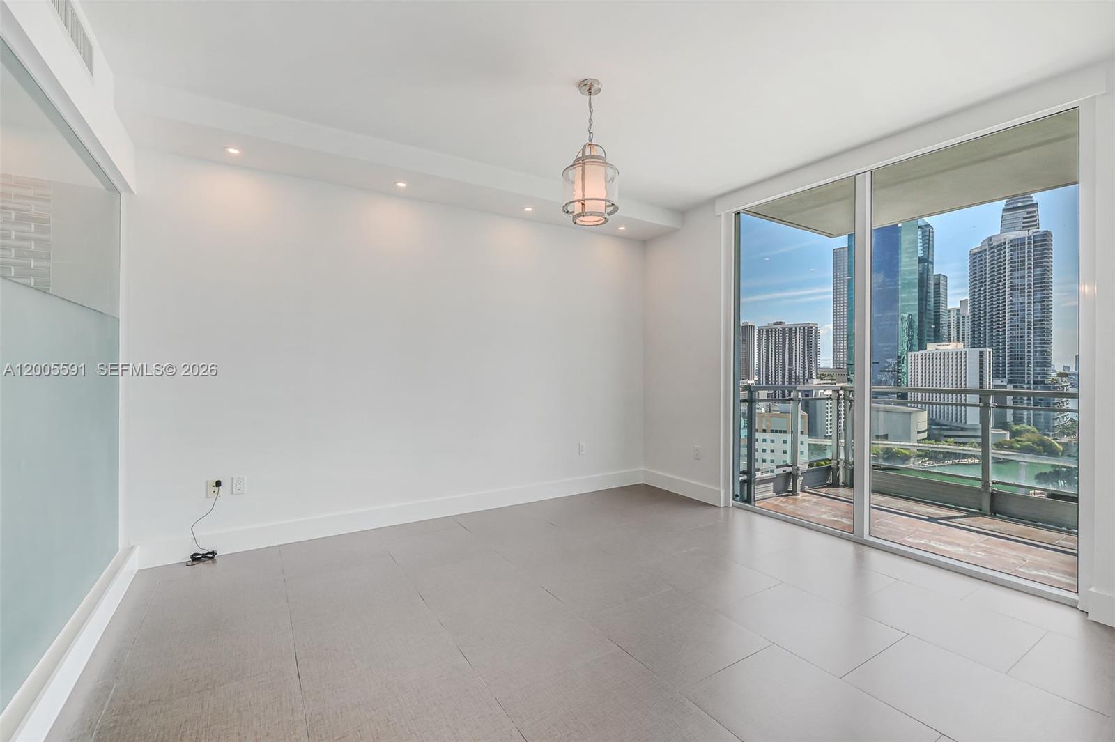 92 SW 3rd St #2212, Miami FL 33130