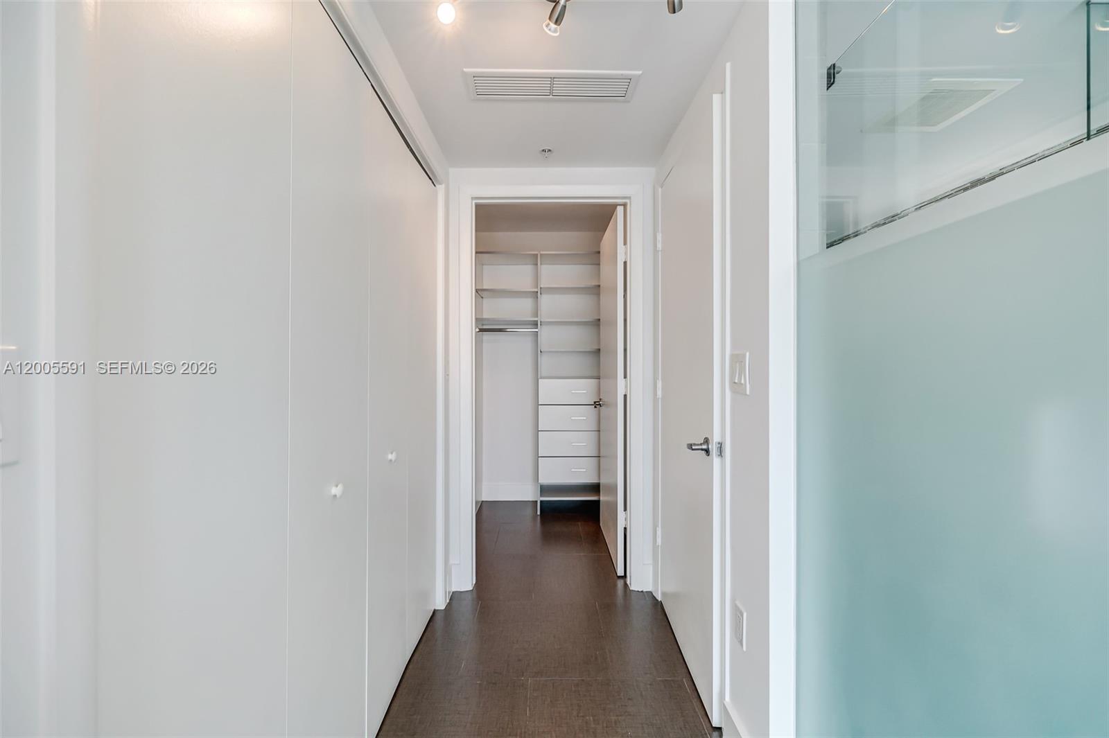 92 SW 3rd St #2212, Miami FL 33130