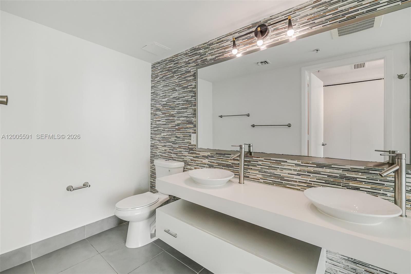 92 SW 3rd St #2212, Miami FL 33130