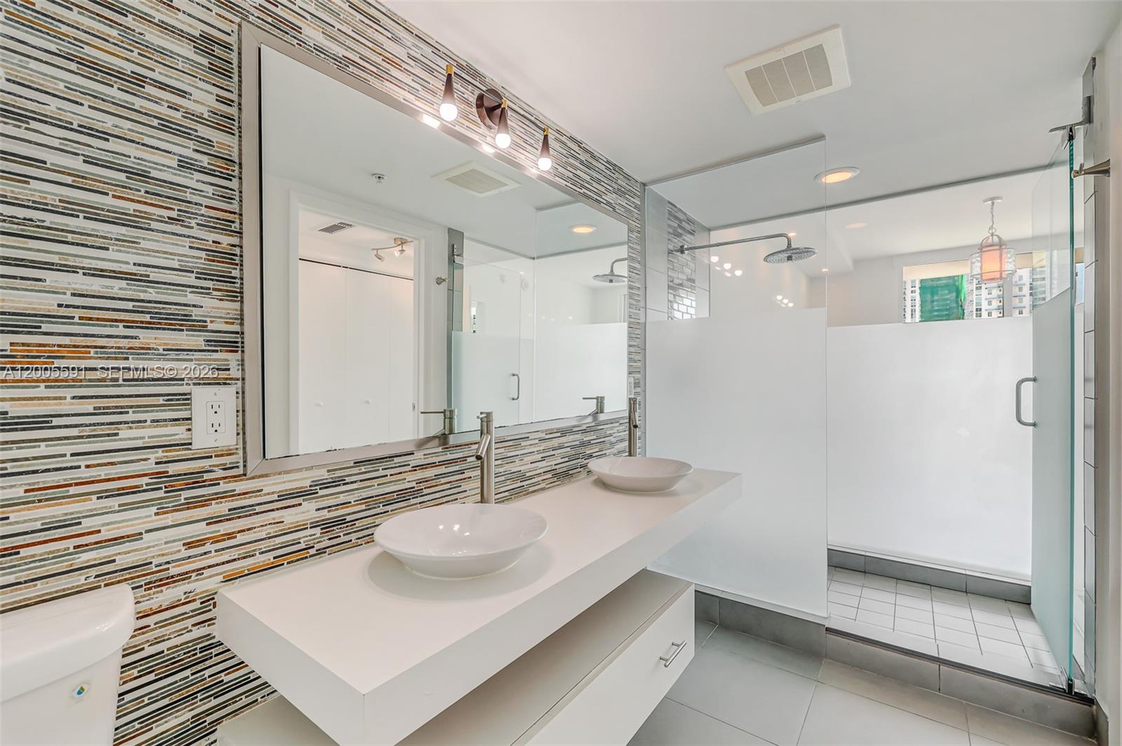 92 SW 3rd St #2212, Miami FL 33130