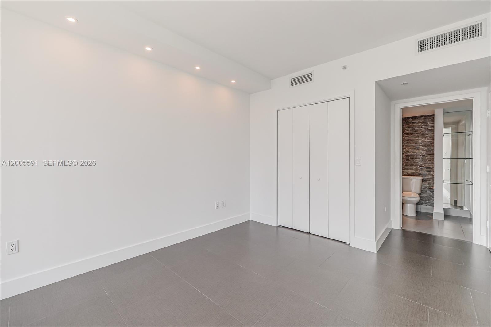 92 SW 3rd St #2212, Miami FL 33130