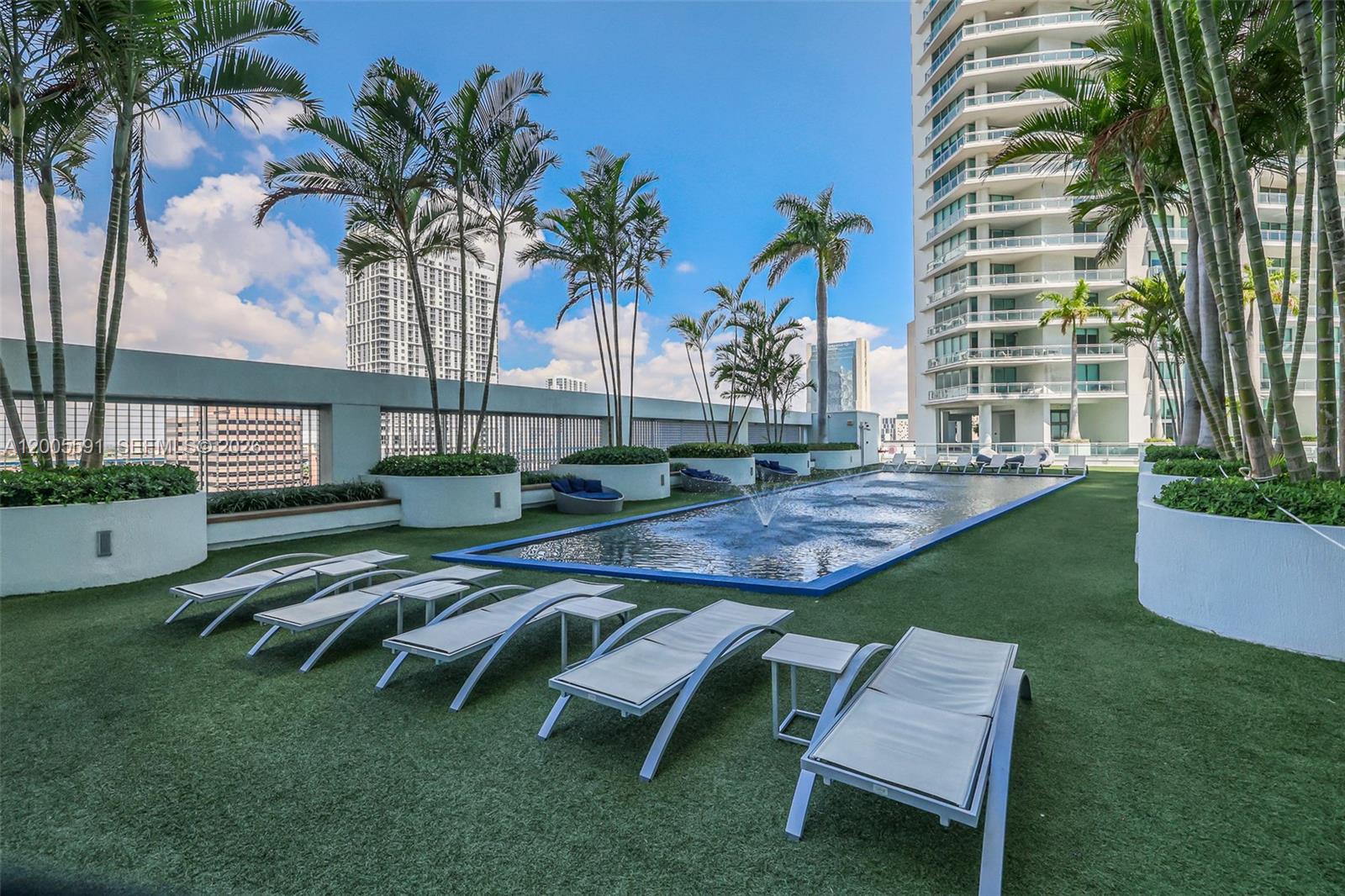 92 SW 3rd St #2212, Miami FL 33130