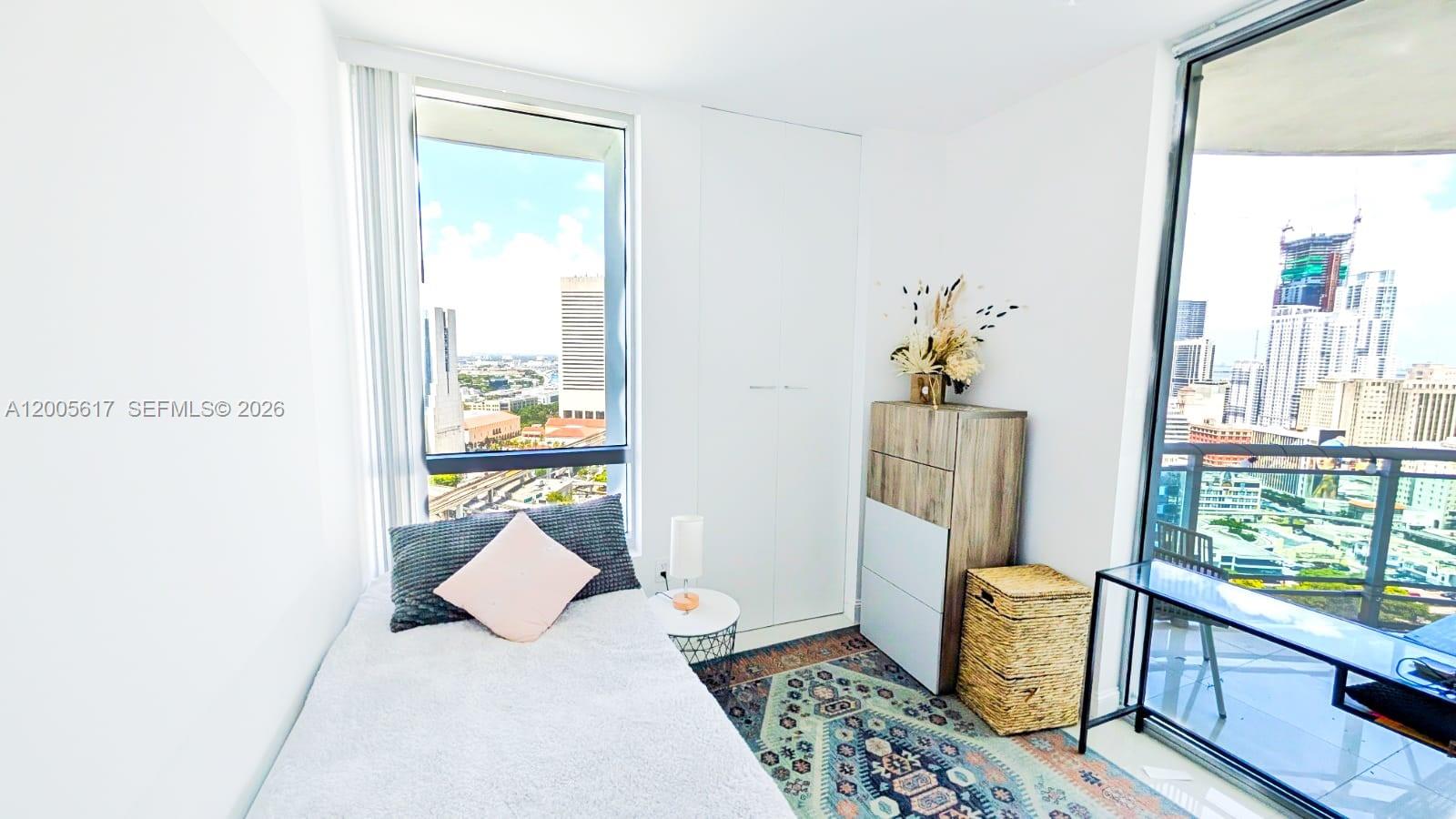 350 S Miami Ave #2813, Miami FL 33130