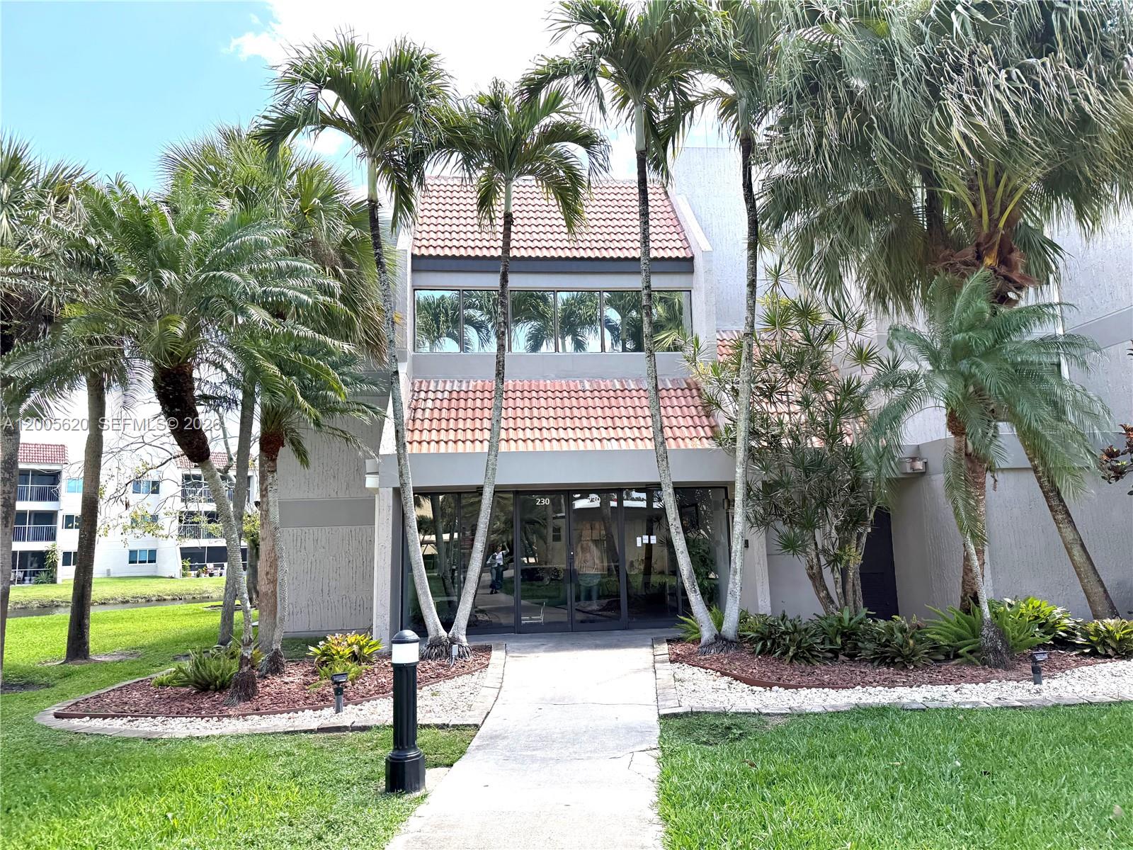 230 Lakeview Dr #307, Weston FL 33326