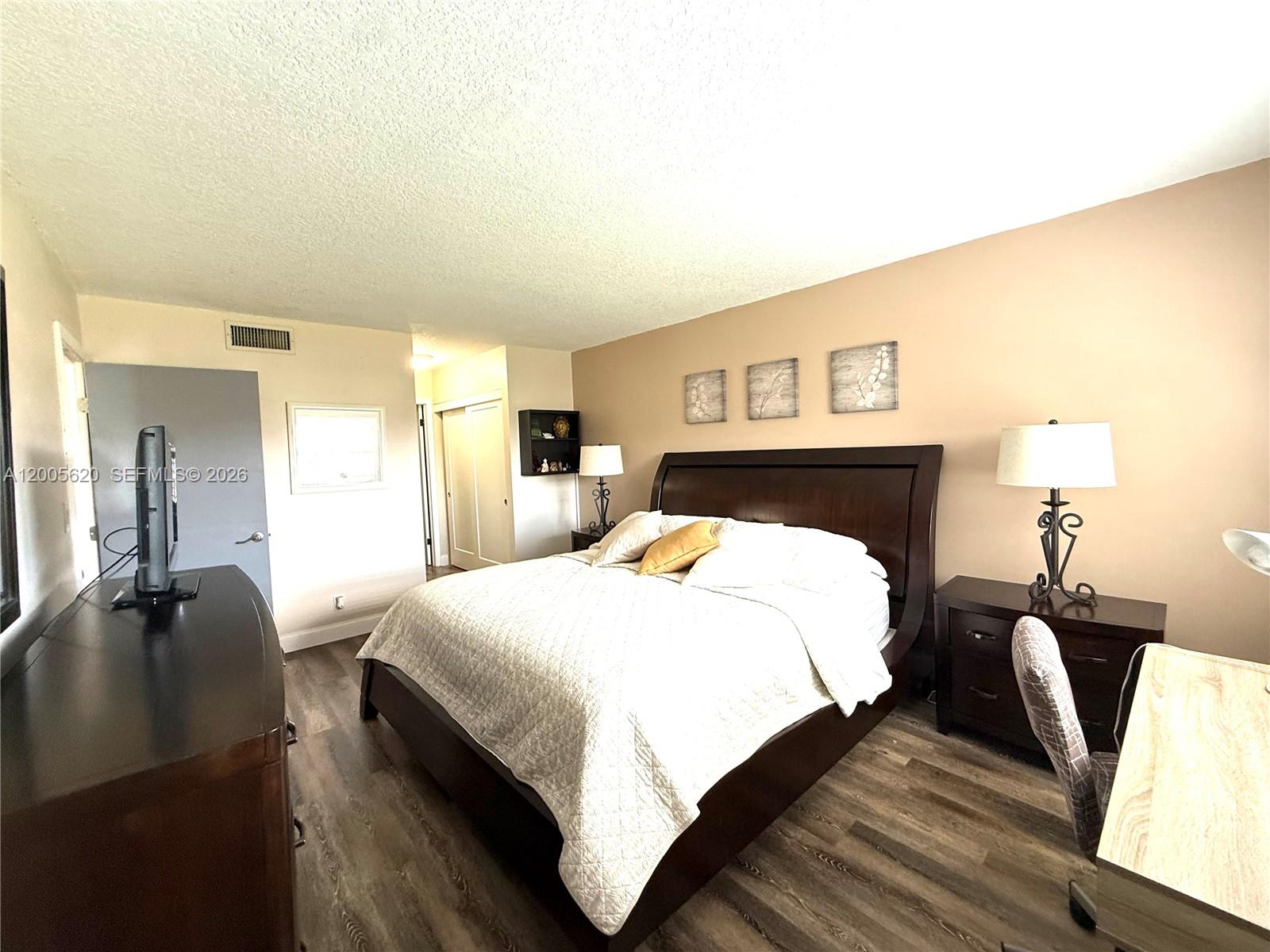 230 Lakeview Dr #307, Weston FL 33326