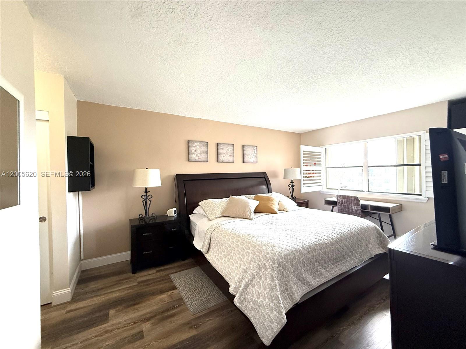 230 Lakeview Dr #307, Weston FL 33326