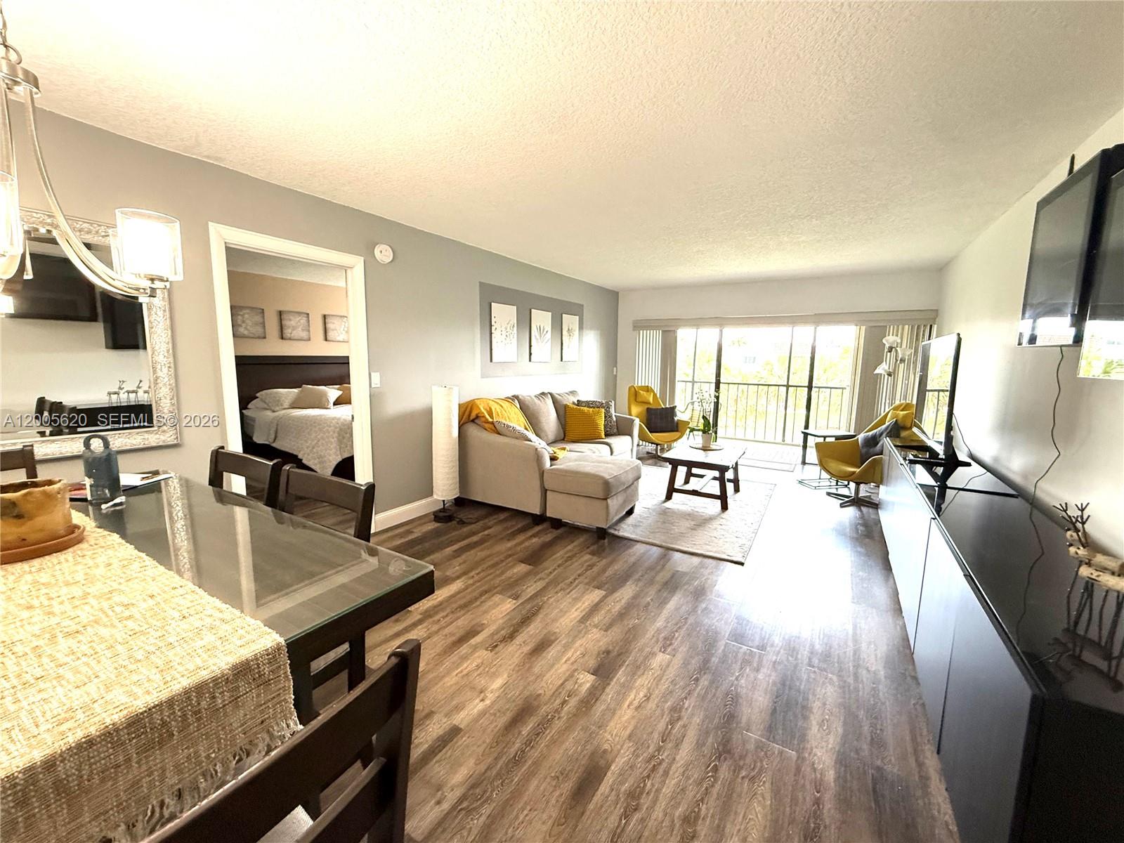 230 Lakeview Dr #307, Weston FL 33326