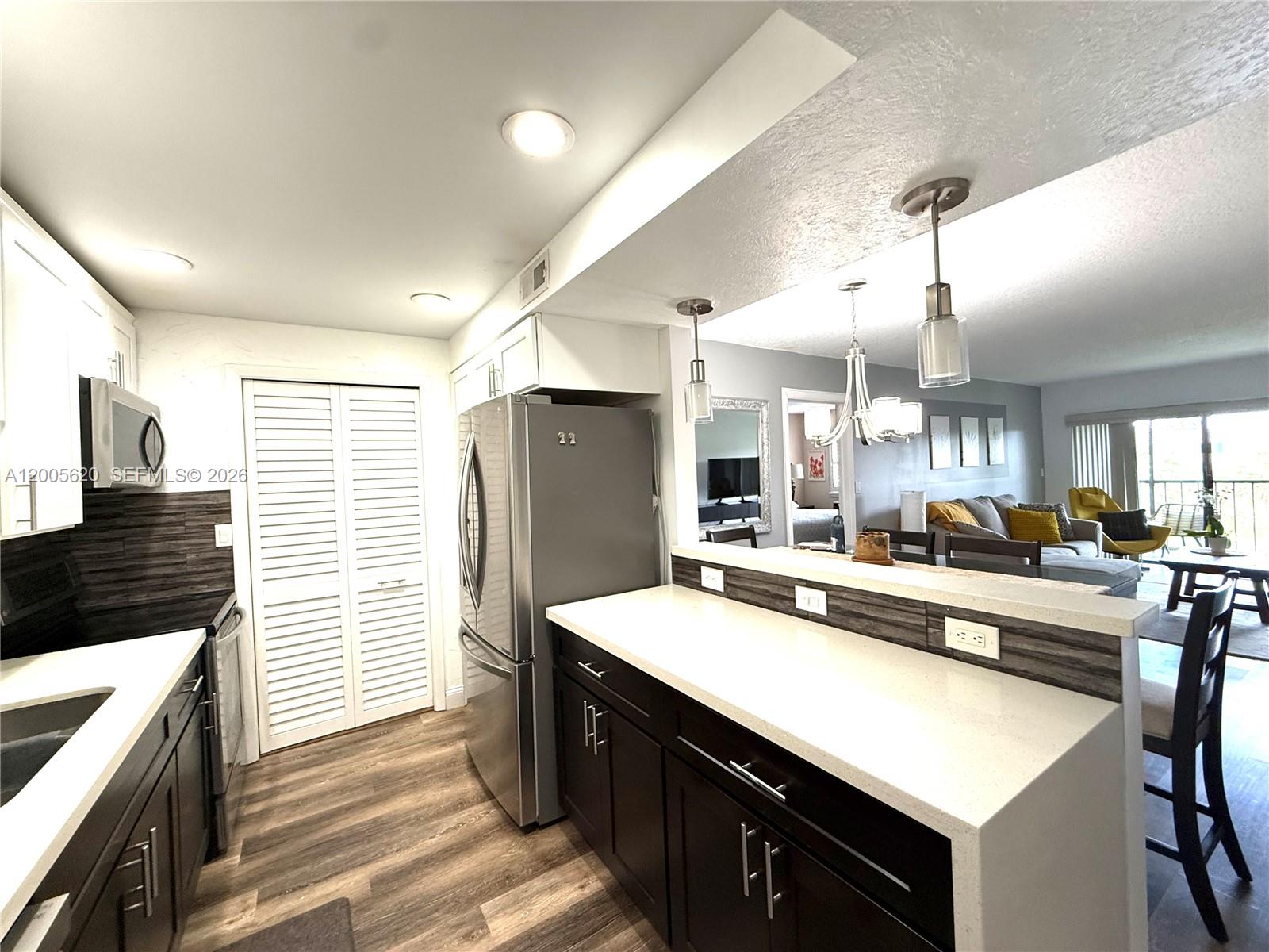 230 Lakeview Dr #307, Weston FL 33326