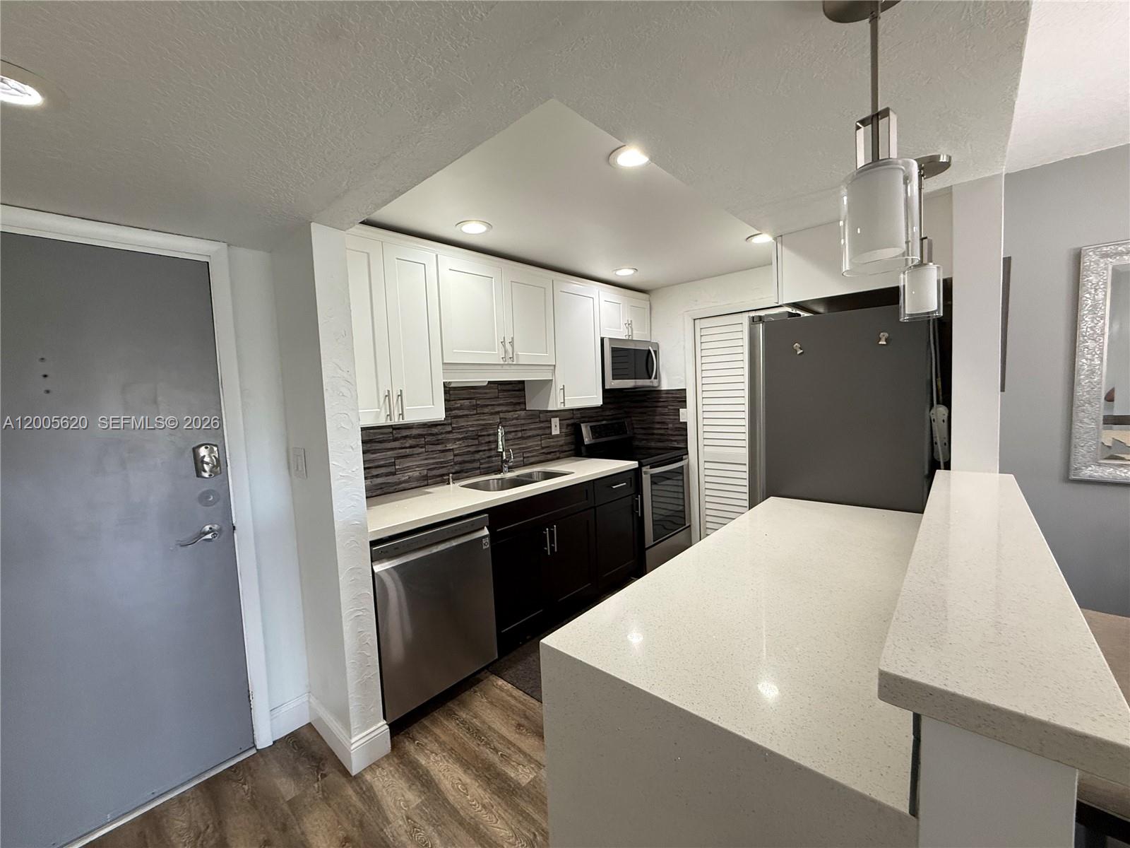 230 Lakeview Dr #307, Weston FL 33326