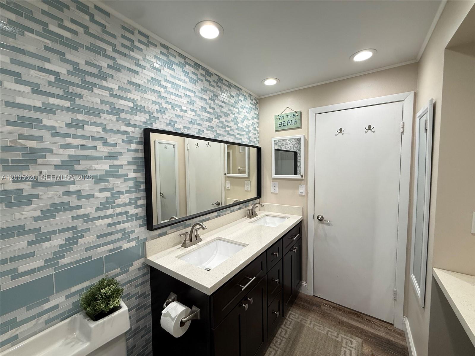 230 Lakeview Dr #307, Weston FL 33326