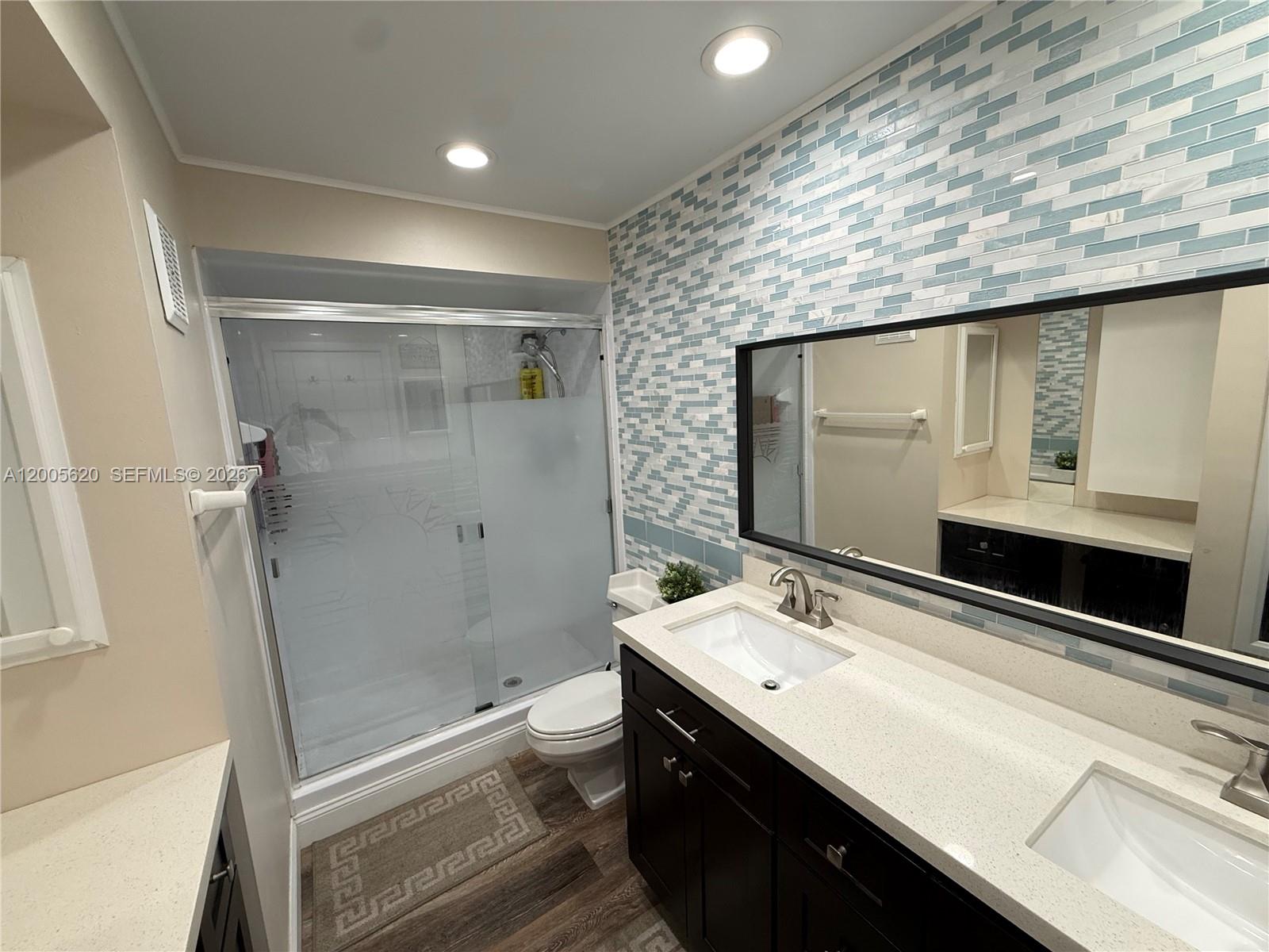 230 Lakeview Dr #307, Weston FL 33326