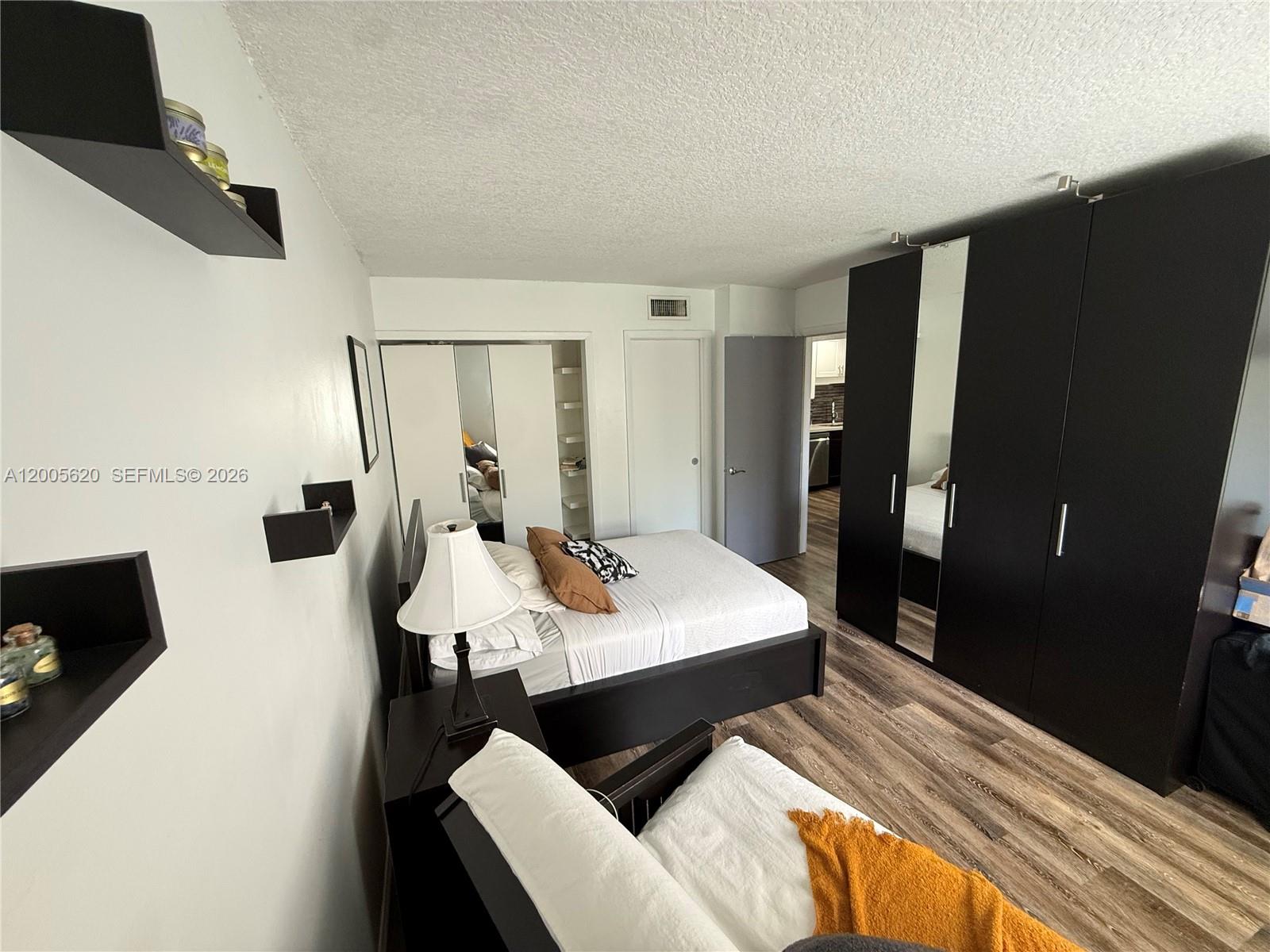 230 Lakeview Dr #307, Weston FL 33326
